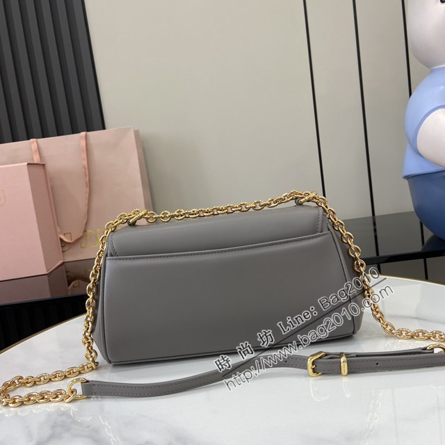 miumiu繆繆專櫃最新款法棍包鏈條單肩斜挎女包 jh2567型號：5BD266